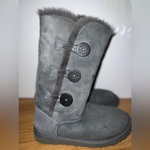 Womens UGG Bailey button Tall in grey.
